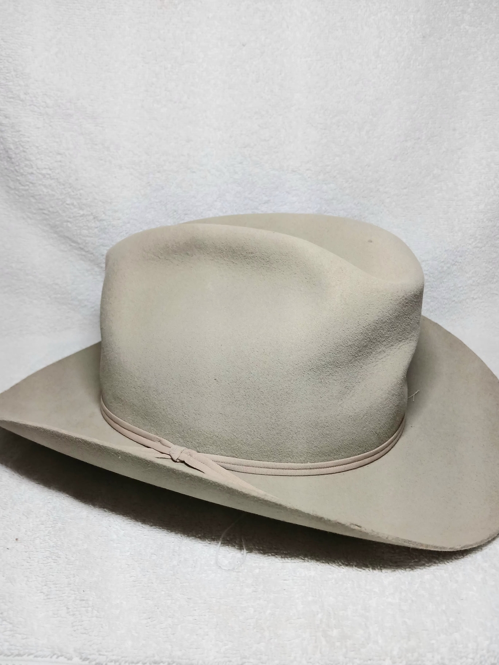 Men's Wide-Brim Felt Hat in Light Beige with Slim Band